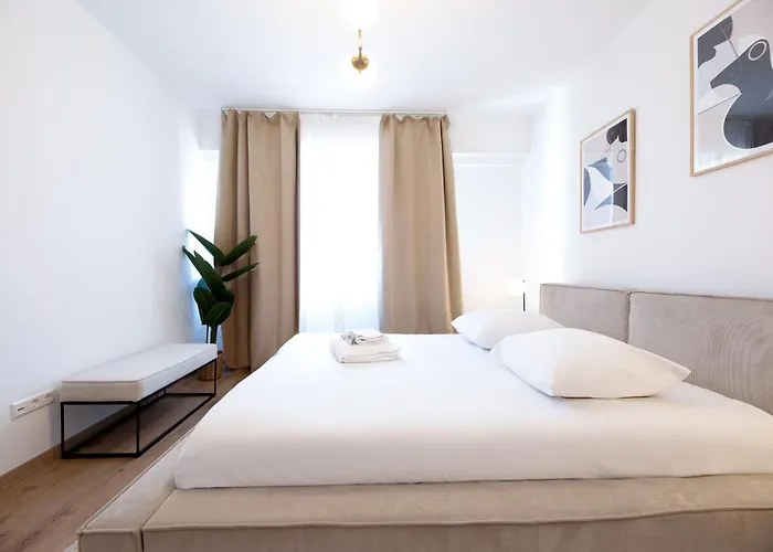 Chic 2Br Downtown To Work, Rest & Explore