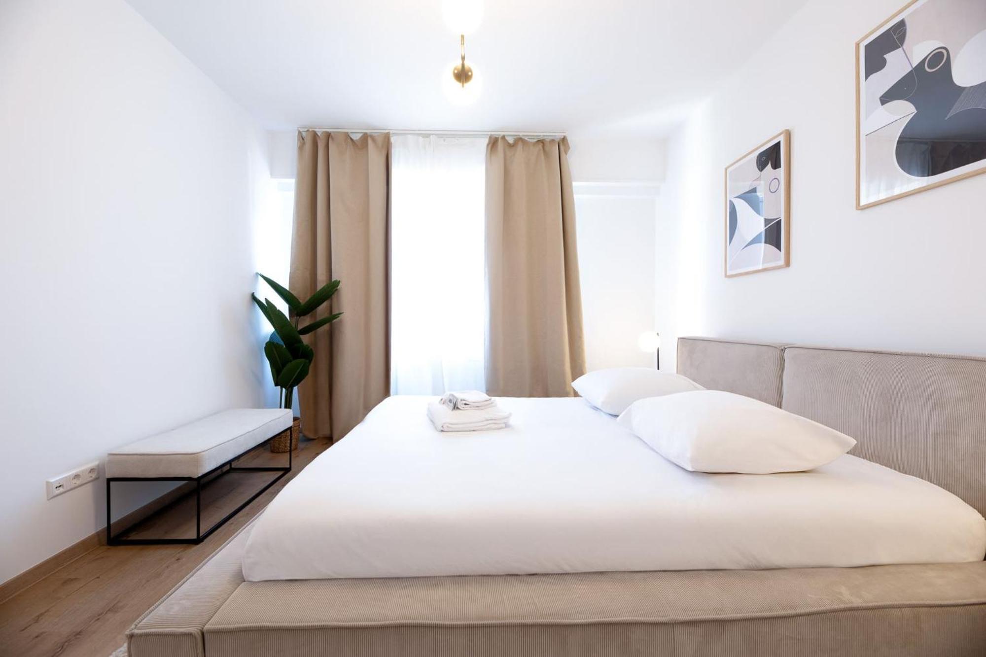 Chic 2br Downtown To Work, Rest & Explore Apartment *