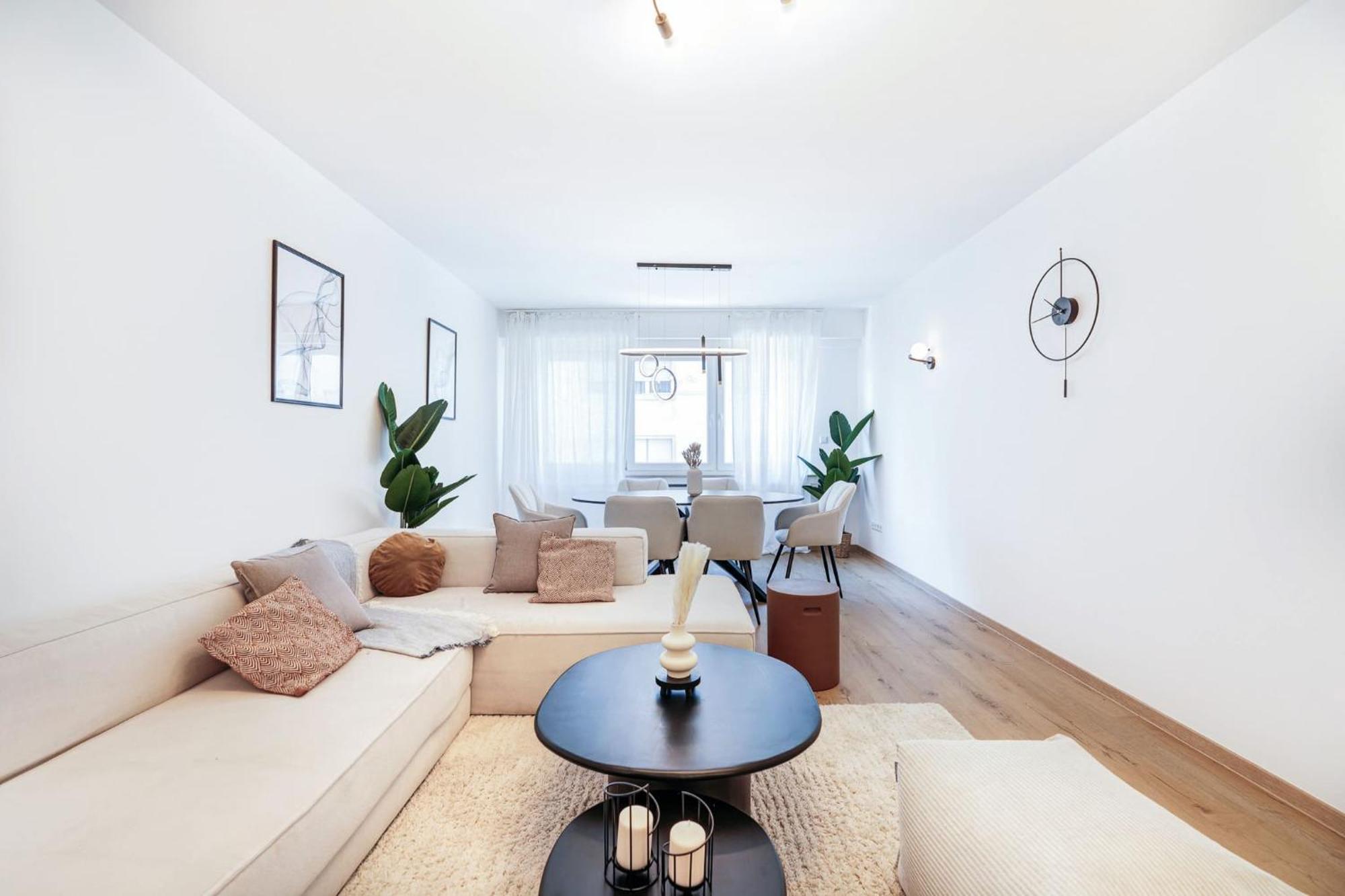 Chic 2br Downtown To Work, Rest & Explore Apartment