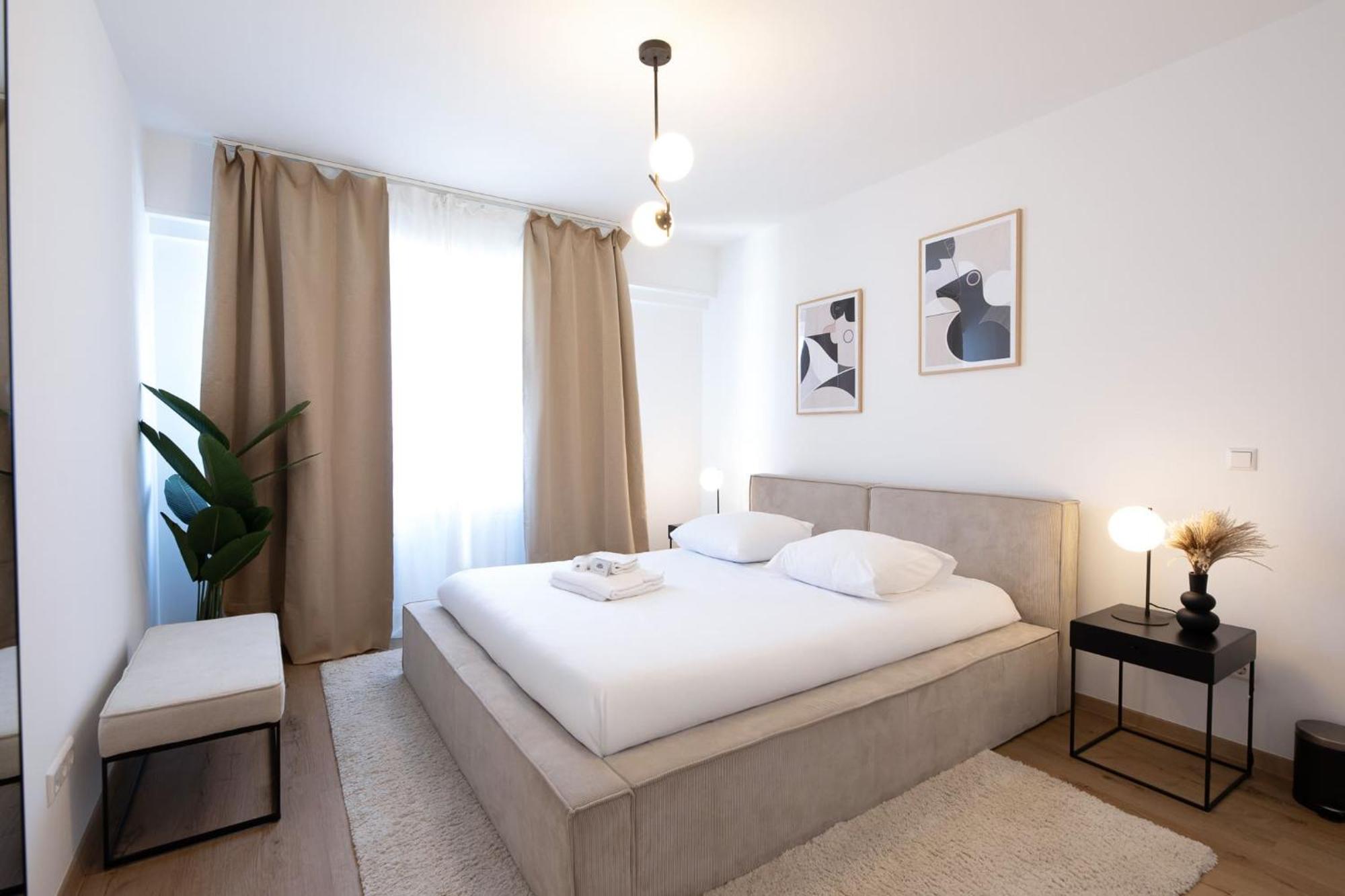Chic 2br Downtown To Work, Rest & Explore Apartment