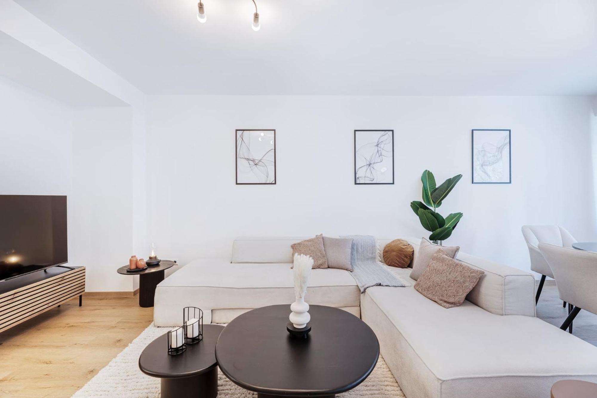 Chic 2br Downtown To Work, Rest & Explore *