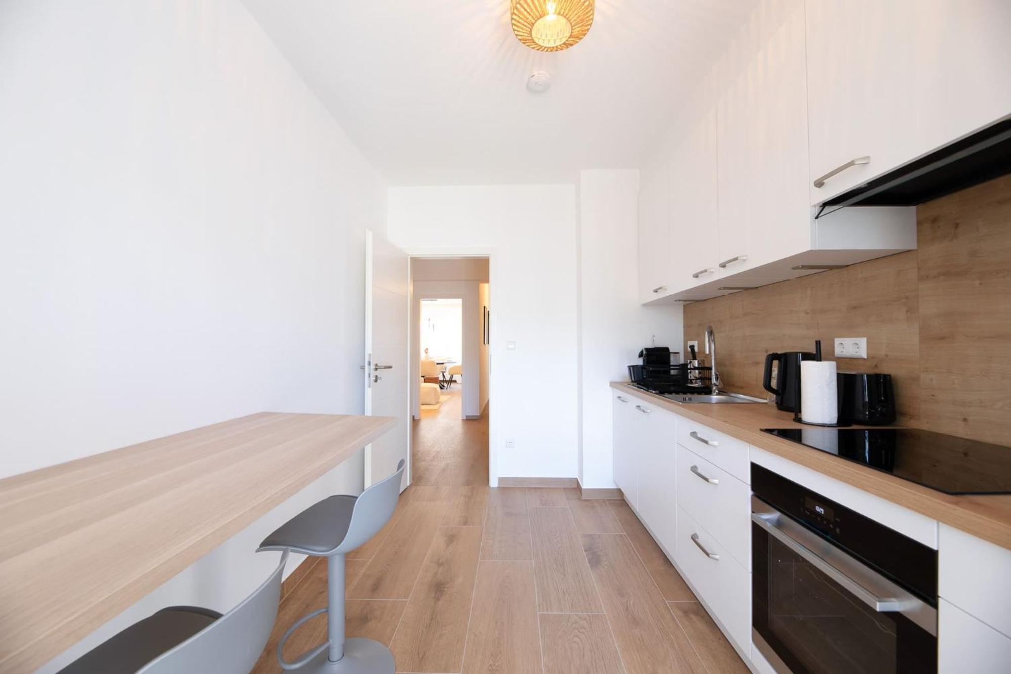 Chic 2br Downtown To Work, Rest & Explore